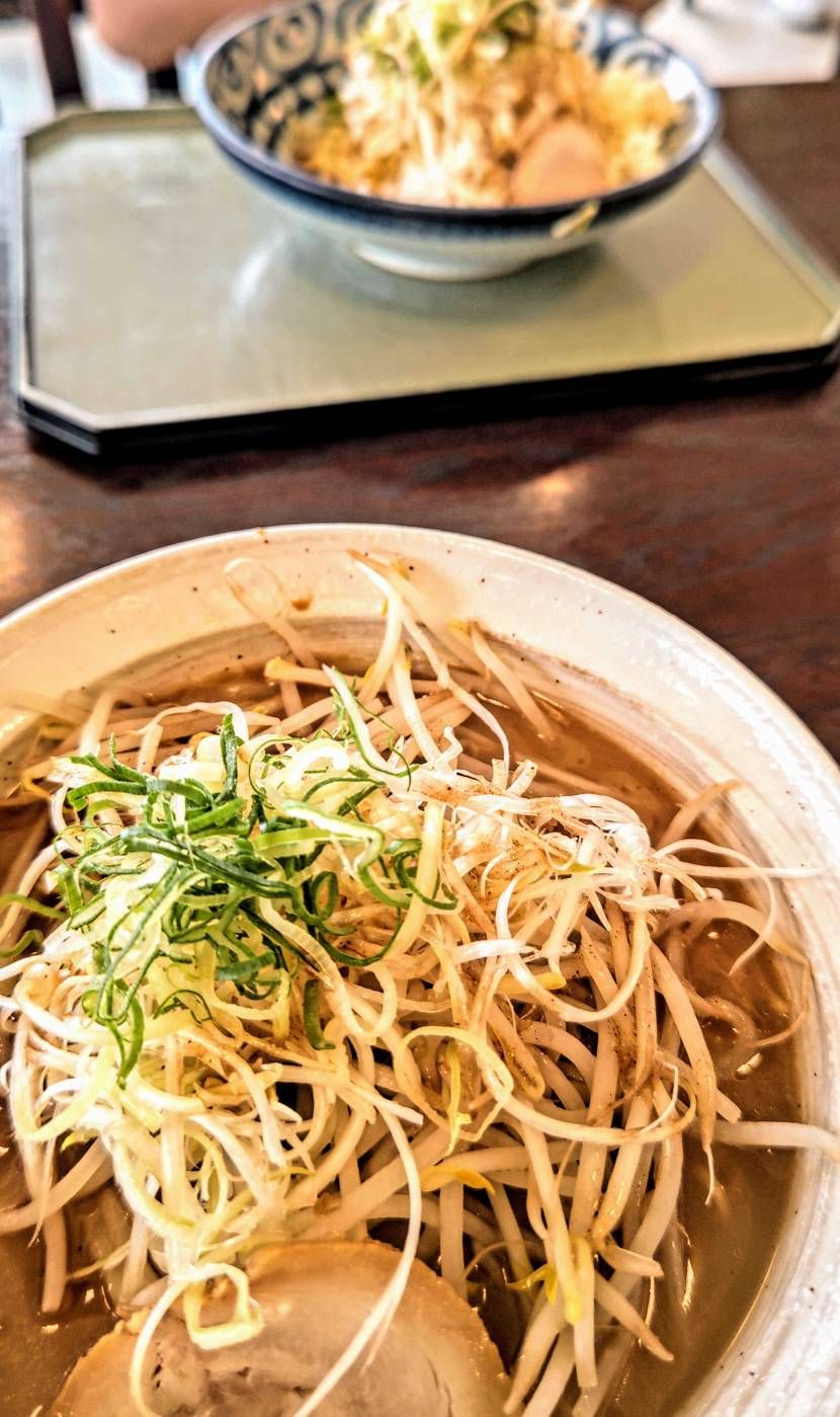 少し遅い昼食です🤤😋
サービスエリアで食べましたがイマイチでした😁
そ