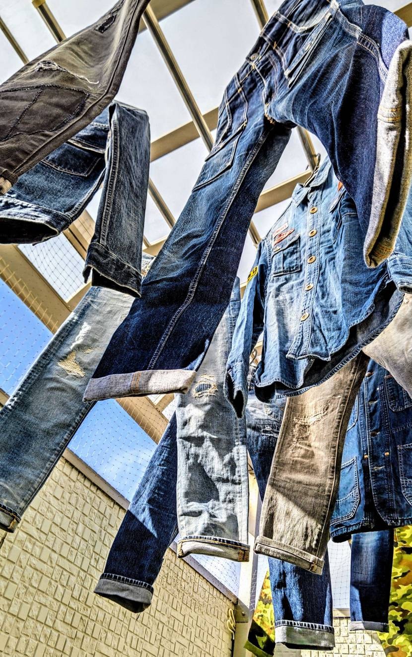今日はダメージ系を陰干し中👖👖👖
陽が当たって１時間程なの