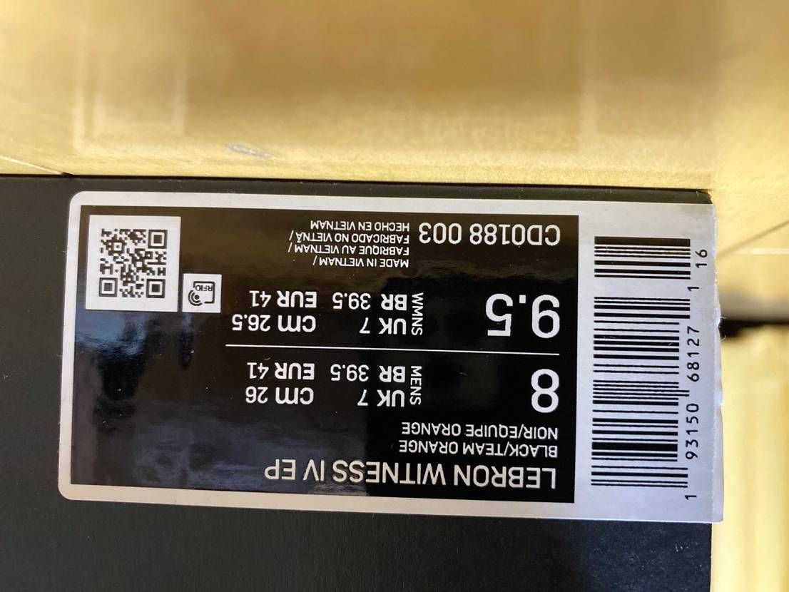 今年の1月に台湾で購入いたしました。
USサイズ8 26c