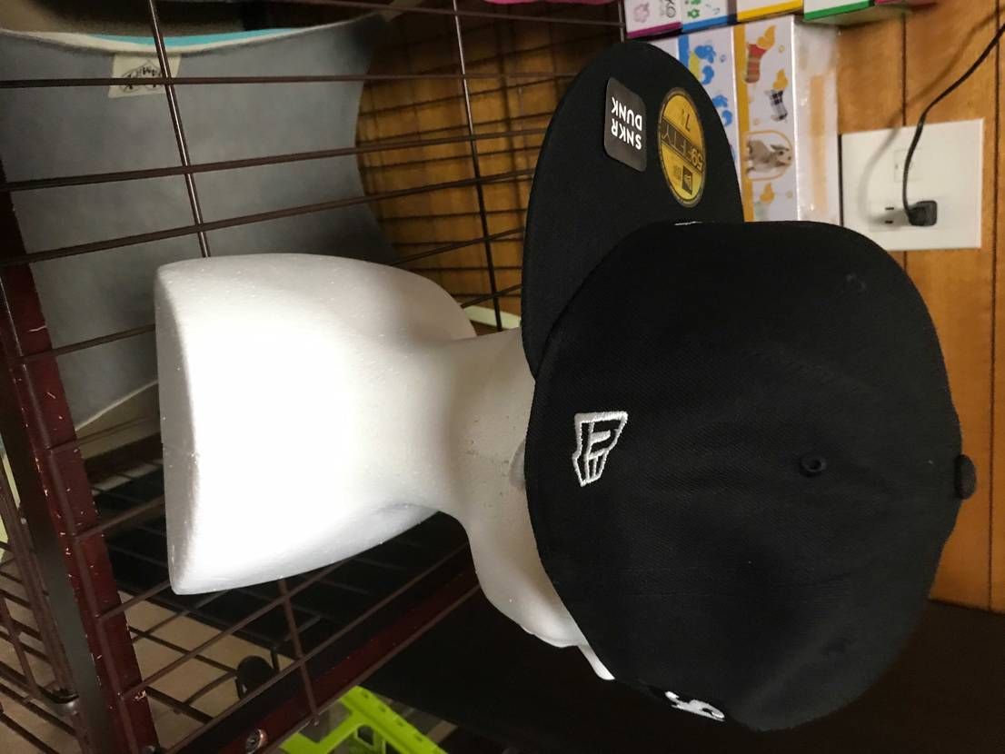 今回はアパレルで購入したシュープリーム×ニューエラーのキャッ