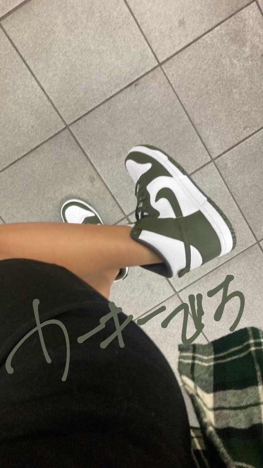めちゃくちゃ可愛いやん😍
暗い時に見た色は黒っぽい感じだったけど明るいとちゃ