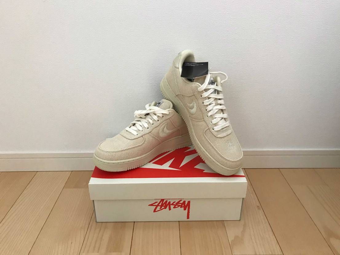 届きました。
ストリートブランドらしからぬ上品さとNIKEにしては珍しく作りが
