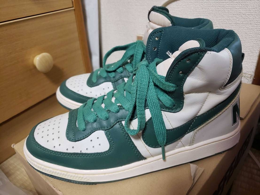 外出自粛…暇なのでスニーカーをいじいじ👟

写真では分かりにくいですが、ソールの