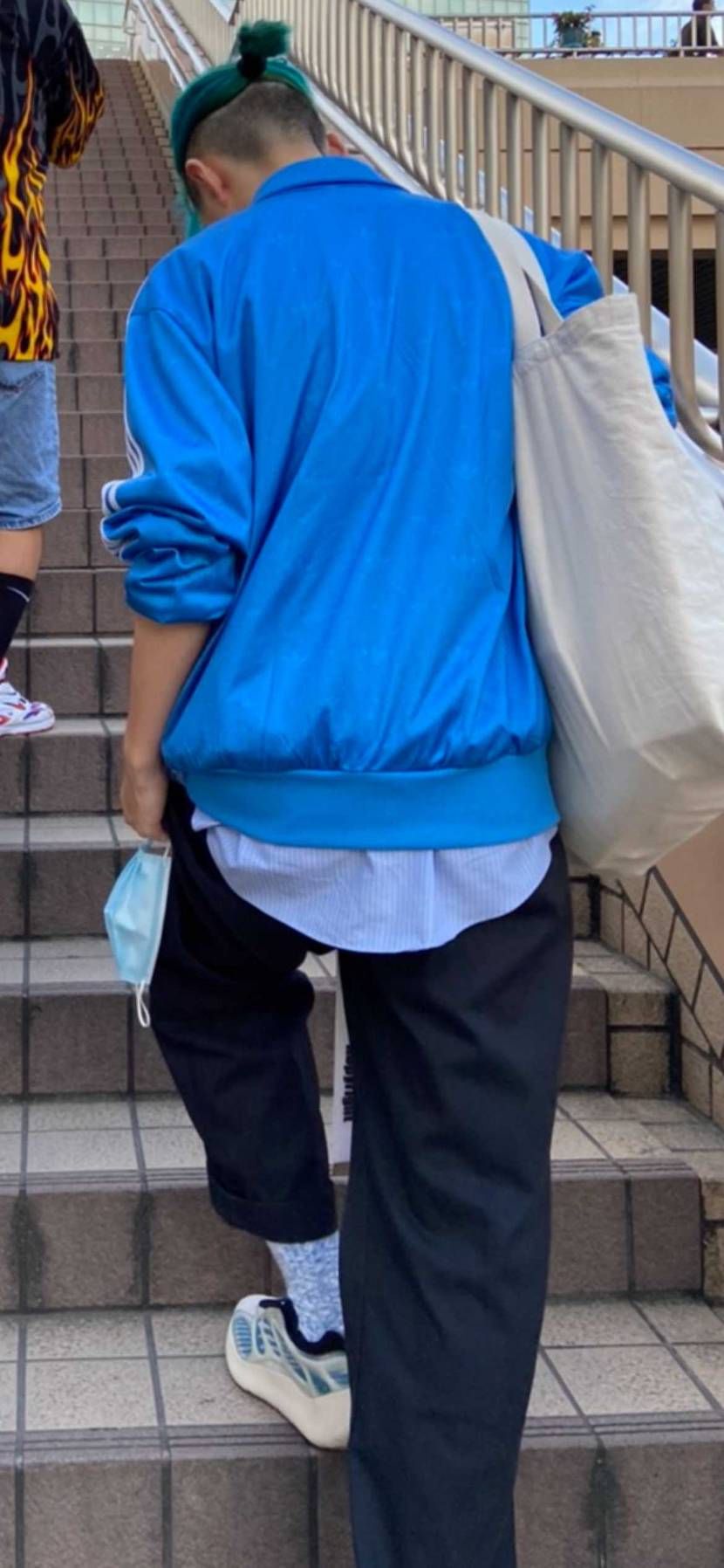 夏っぽい 冬も履きこなしたい