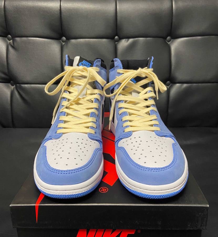 シユーレース白紐か黒紐かセイルで悩んだけど、
セイルがレト