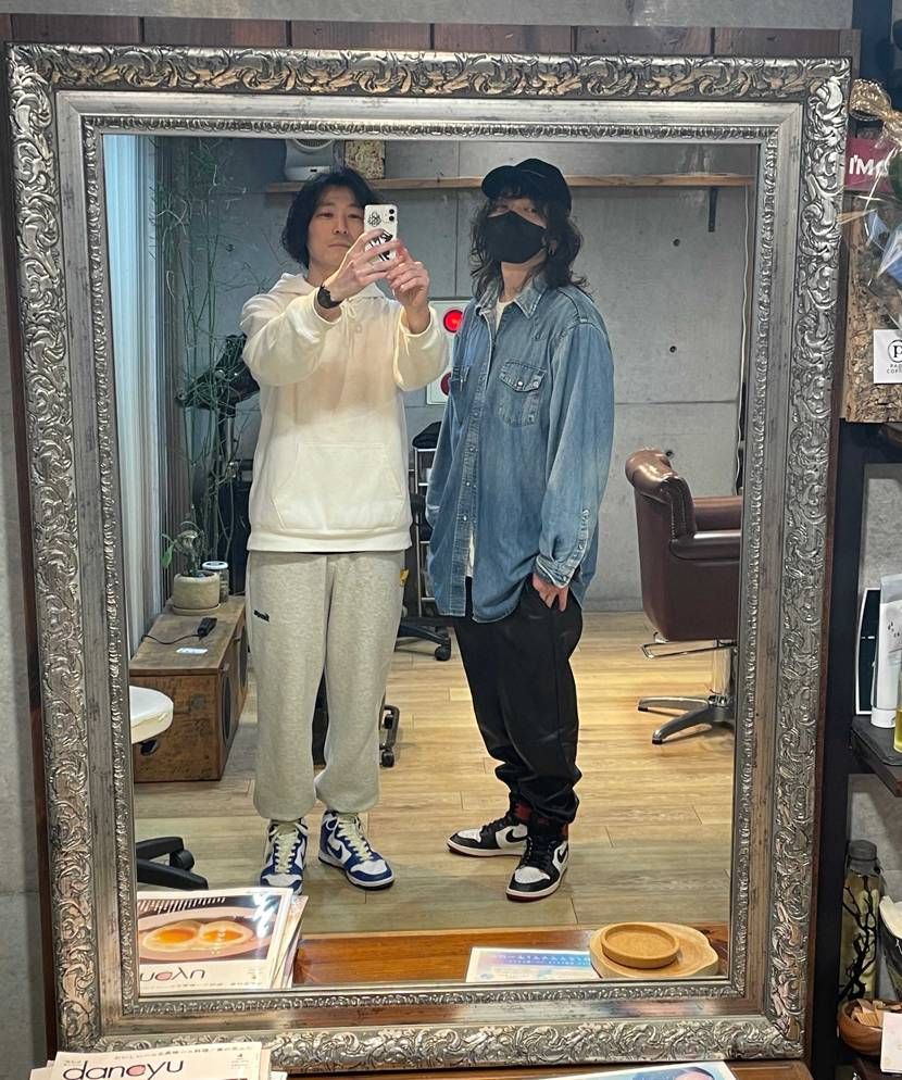 休日出勤終わってふと店の外に目を向けると。

スニダンじゃなかなか有名人にな