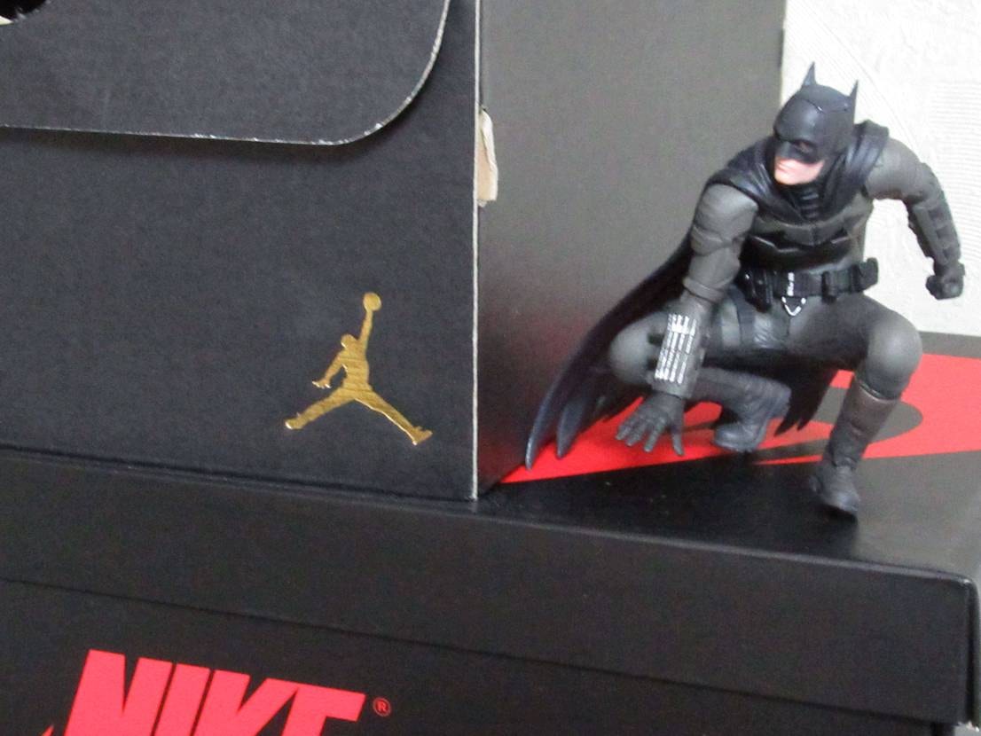 我がNIKEのスニーカーコレクションを守るヒーロー登場！
その名はバットマン！