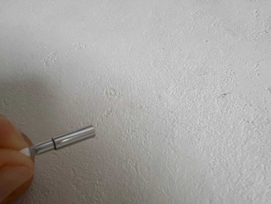 ドレイクのエアフォースワンのこのチップどう頑張っても外せないんですけど外し方とか