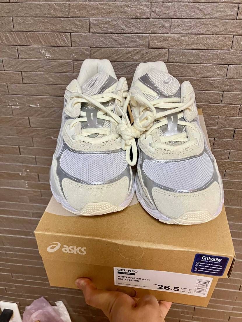 皆さん新色GEL NYCを投稿してないので🤔
asicsか