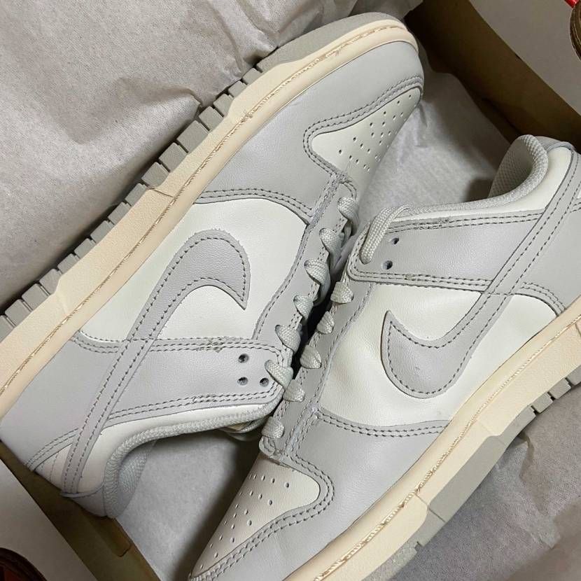 本日お迎えしました。
ソールと靴全体の色味が好き過ぎる🤣
シューレースはたち