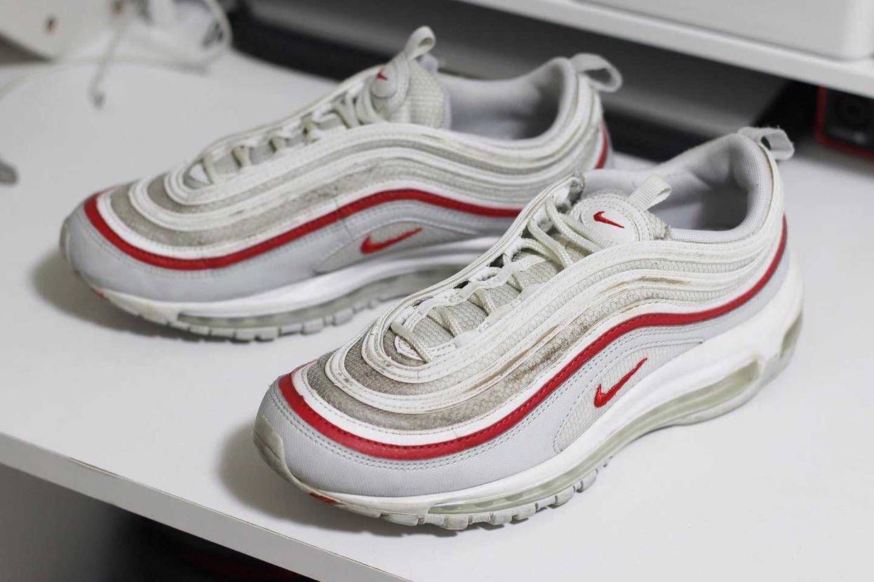 スニーカーを自宅でクリーニングするやり方紹介のyoutubeを開設したのですが、