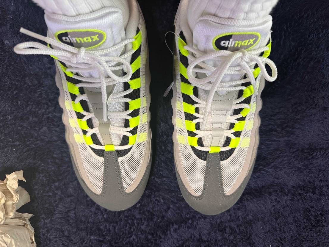 メンズ27.5
ウィメンズ28.5
どっちがどっちかわかります？？