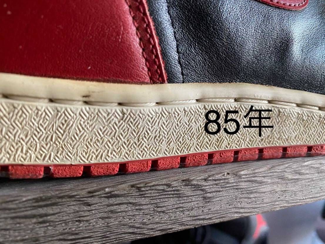 varsity redとオリジナルの比較②

ミッドソールの模様は全く似てい