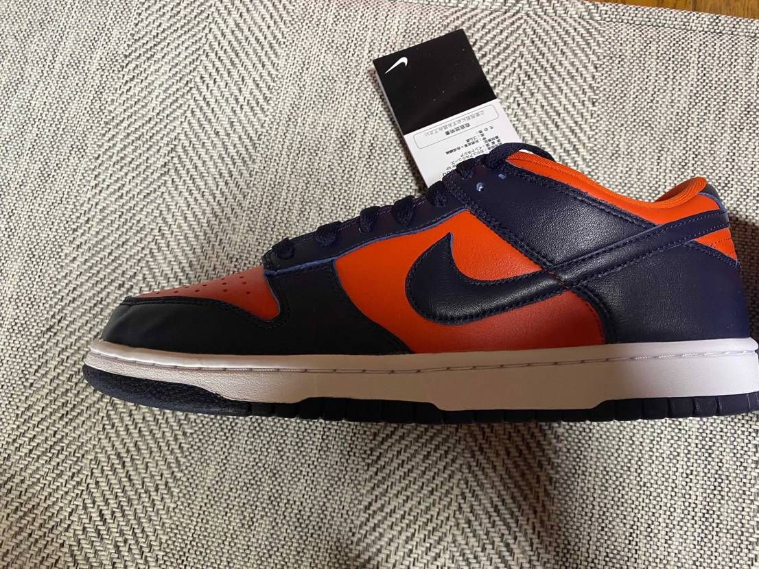 SNKRS購入分、到着。
よく見たら右足のスウッシュが凄い下に縫い付けられてる