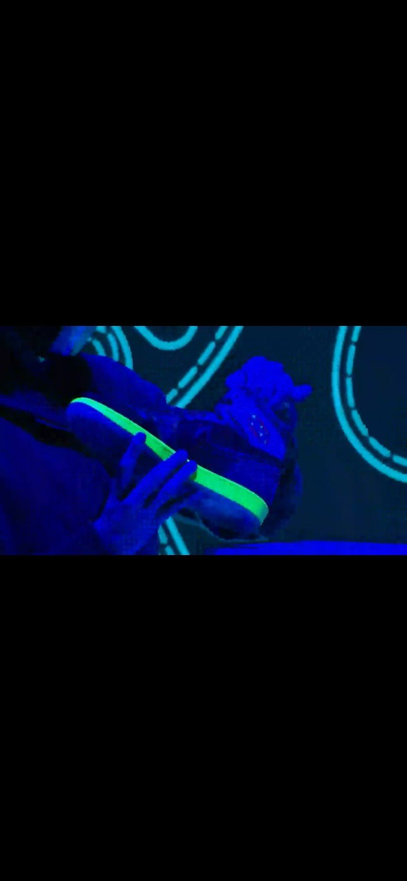 今のところオークション限定？一般リリースがあるかは不明。