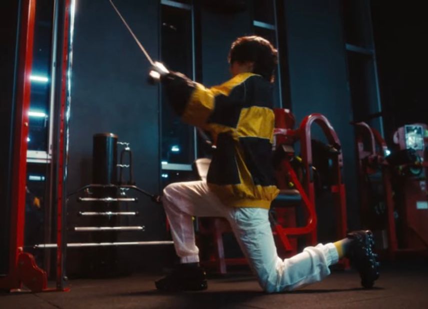 米津玄師さんが、KICK BACKで履いてますね。