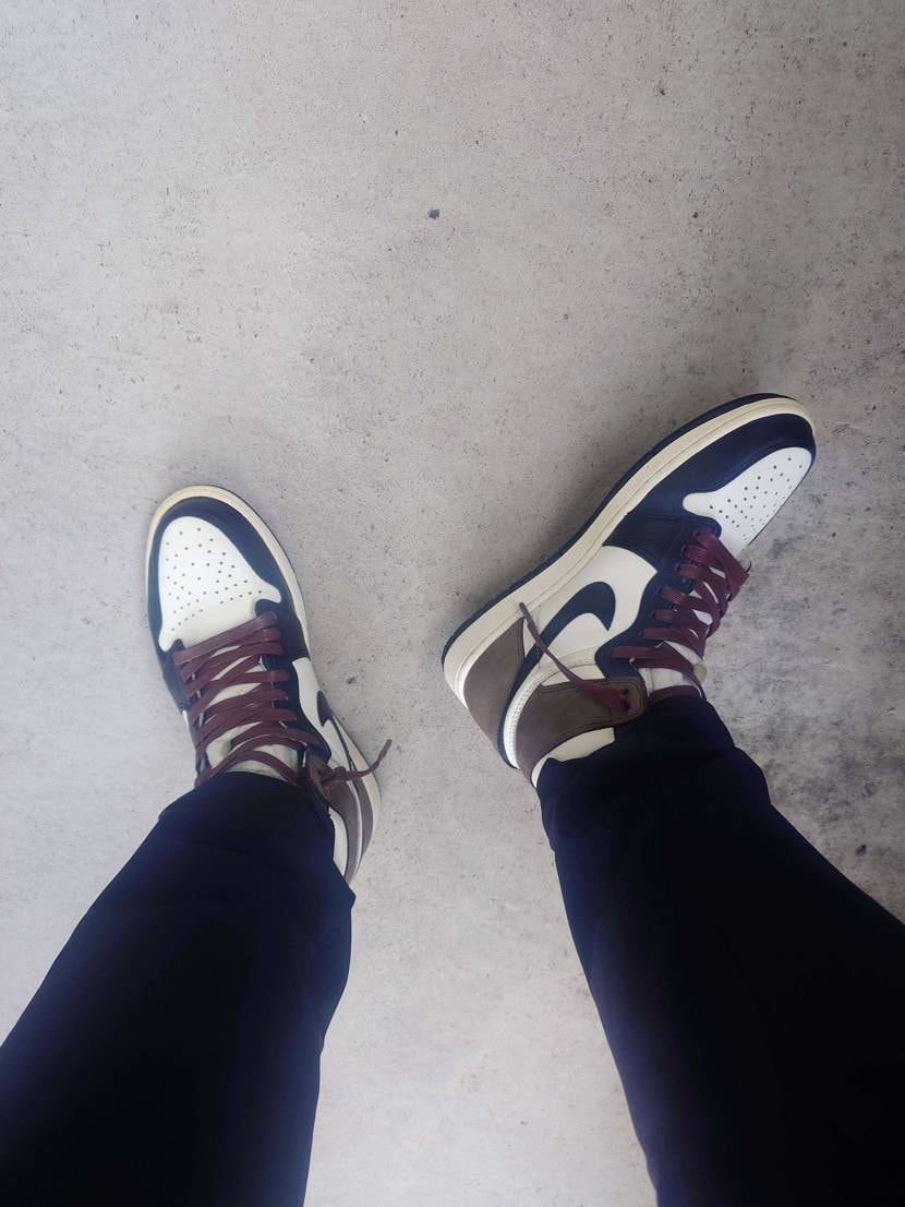 初めて投稿します。
念願のダークモカをGETでき、
本日おろしました👟
シ