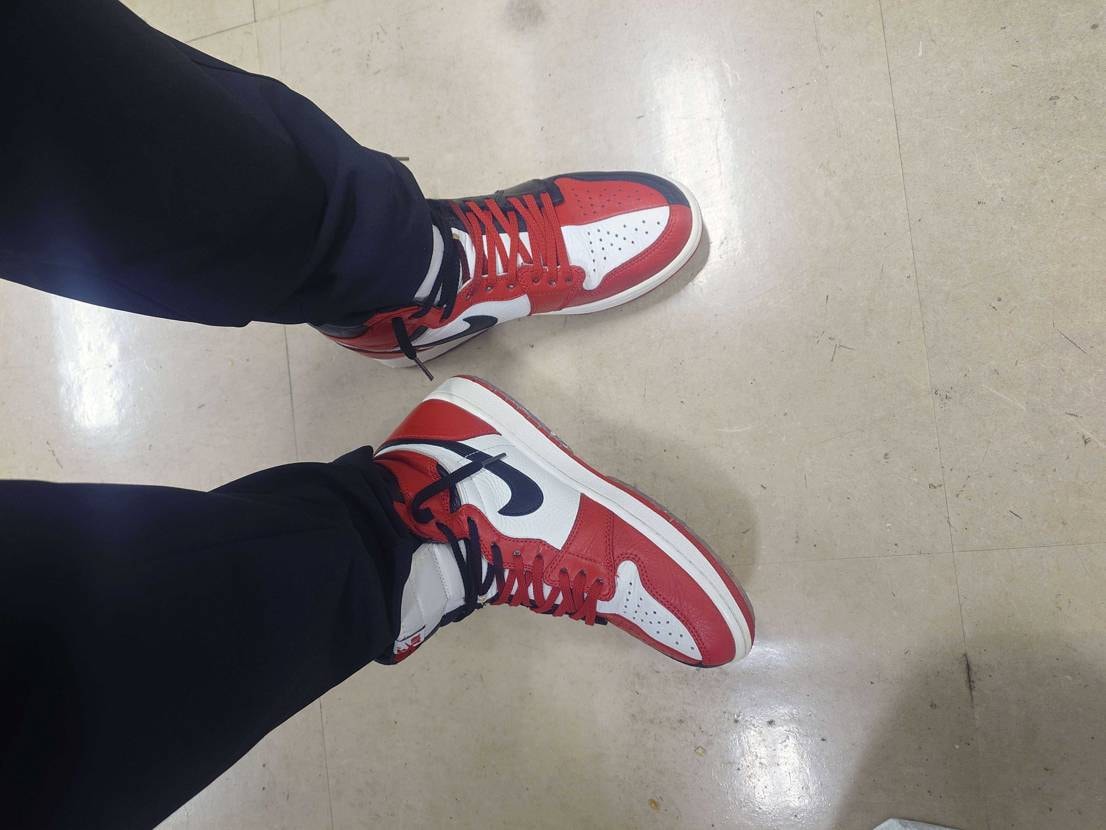 こちらで中古で購入した
Homage To Homeをおろしました👟
シュー