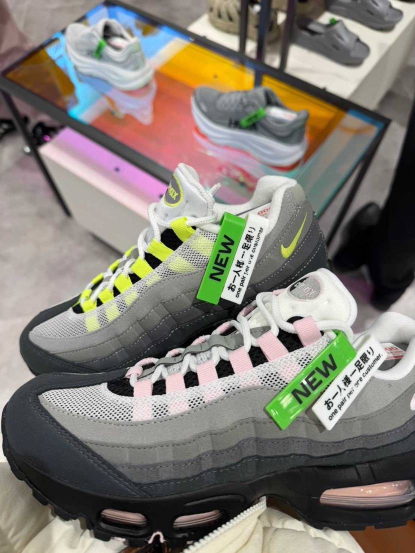 海外だとイエローよりピンクの方が高値で取引されてますね。
意外と争奪戦になるか