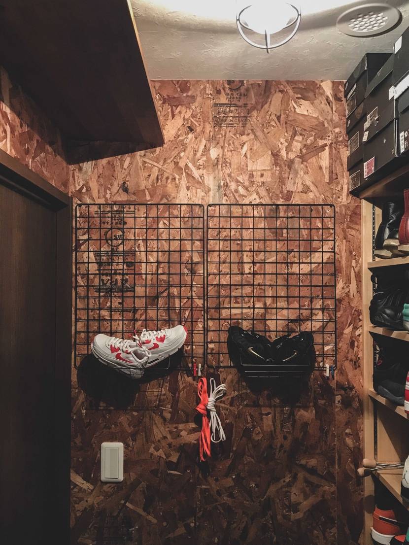 息子用シューズを壁掛けディスプレイ
はやくこれ履いてよちよ