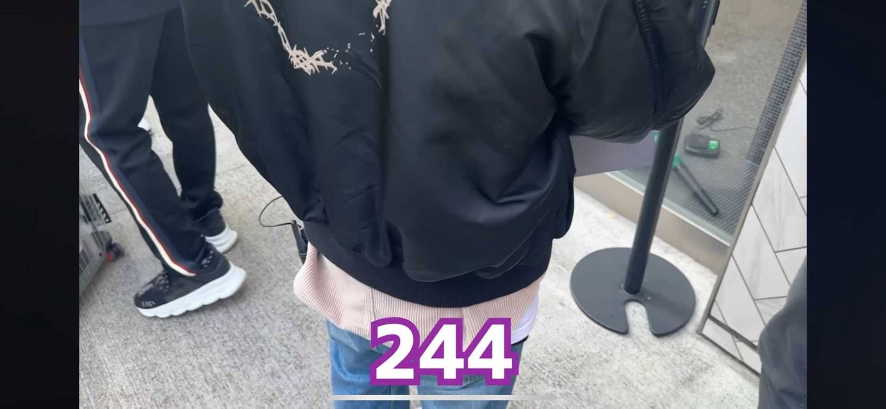 わかる方教えて下さい🙇

kithの店員さんが来てたジャケットどこのかわかる