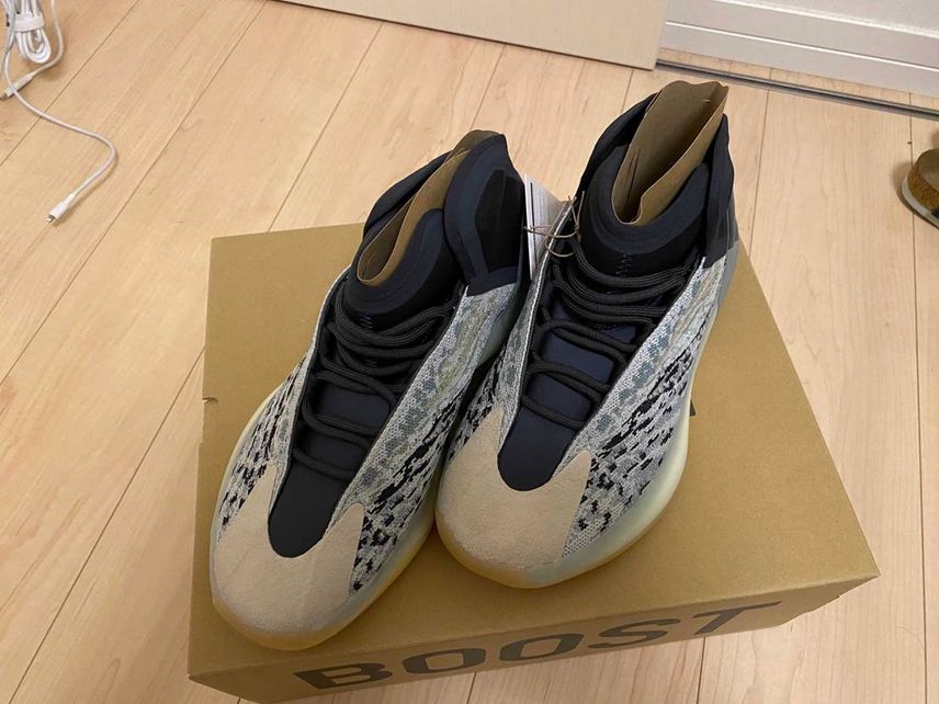 昨日、無事にお迎えすることができました。
YEEZYは、毎回いい意味で裏切られ