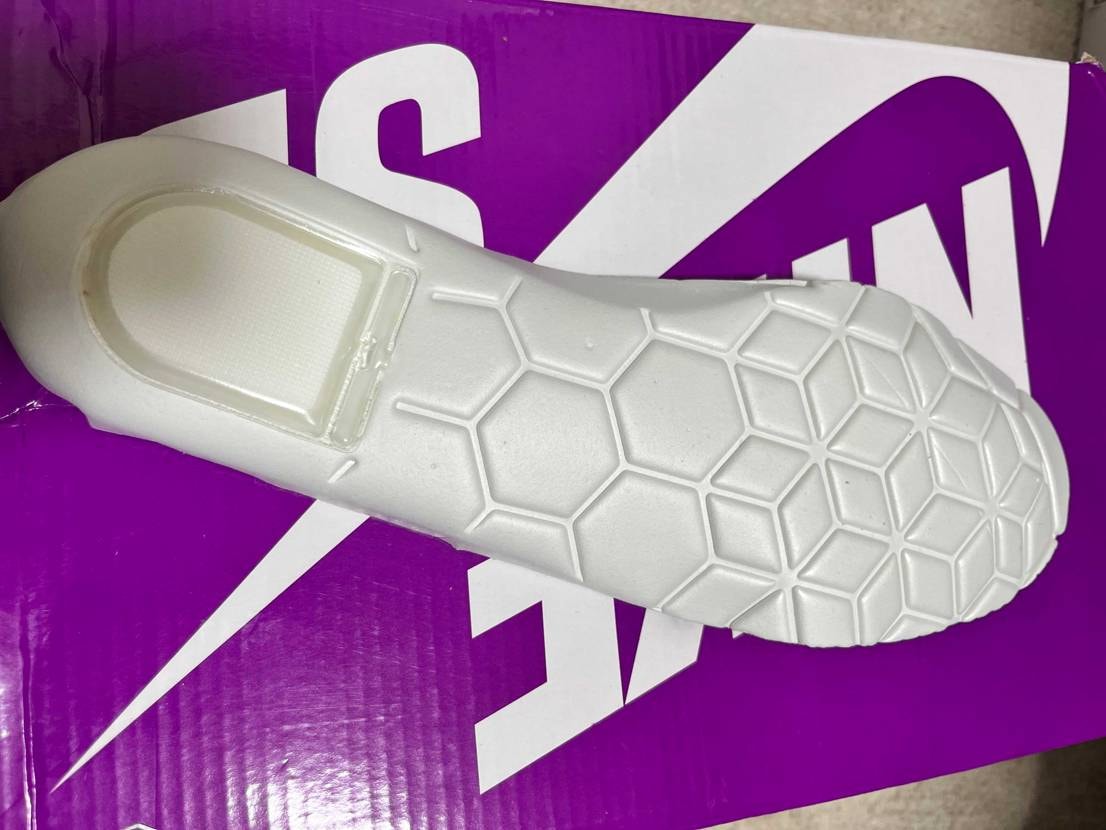 メルカリでSBダンク買ったらパチモン届いた🤗
インソールとかめっちゃ雑で笑った