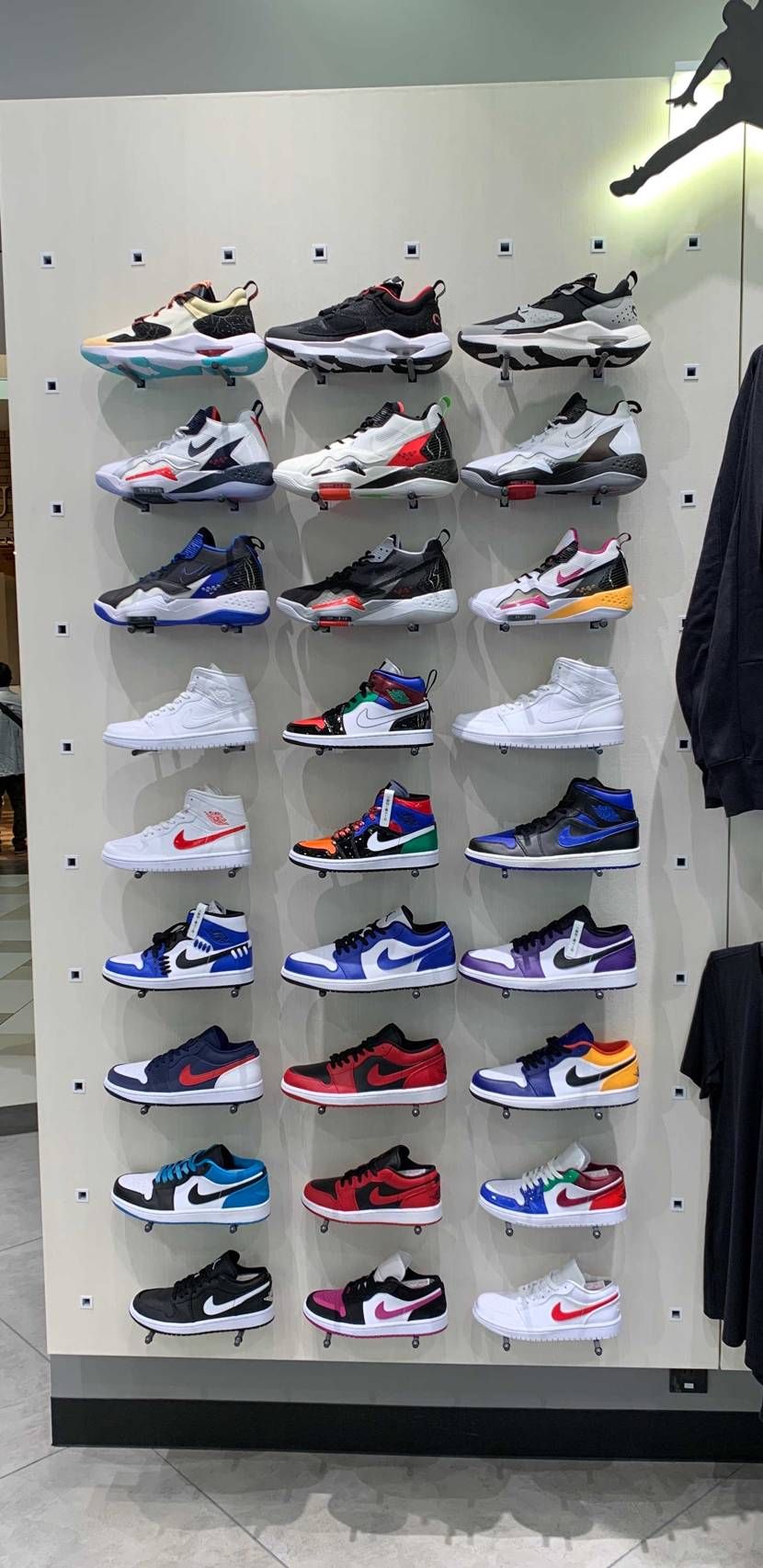 ABCマートGSは見てるだけでも楽しいなぁ。