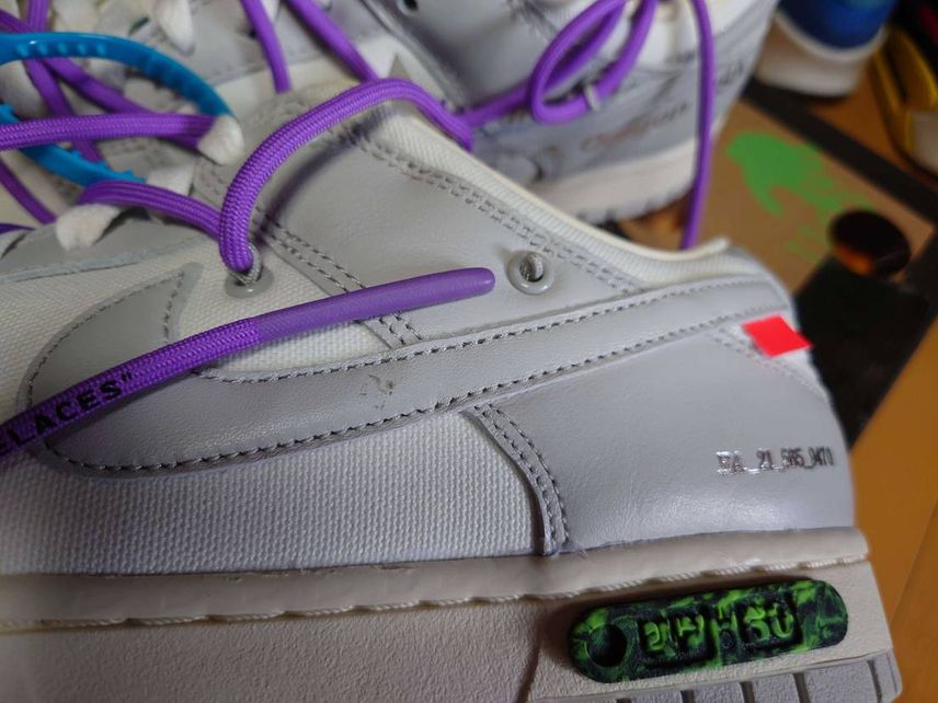 47
NIKEさん紐通すの諦めて売ってくれたのね(笑)
ループ小さくて通んねぇよ
