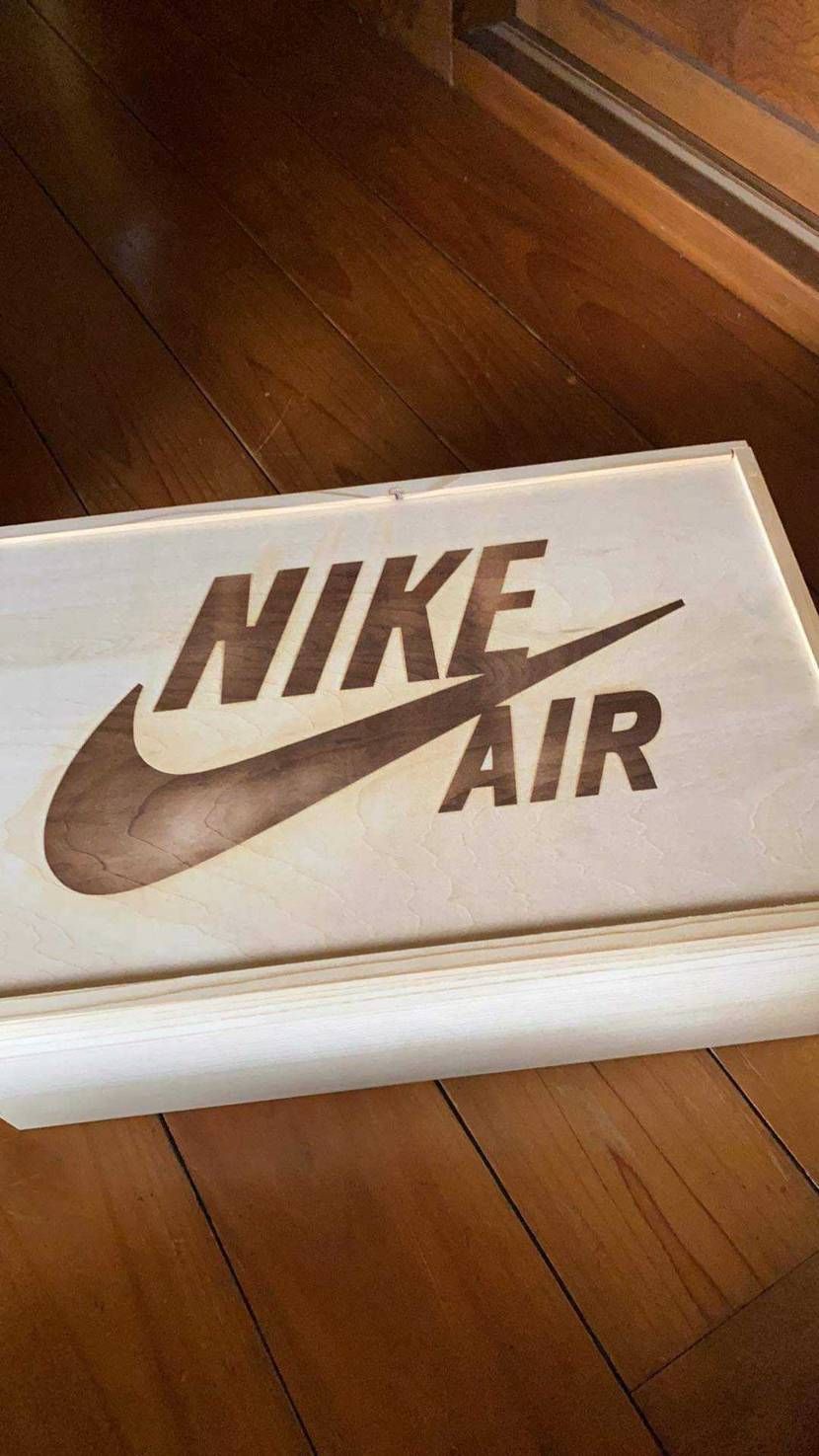 『試し履きもせず、木箱の中に放置してたらこの状態になっちゃったw』との事…
嗚