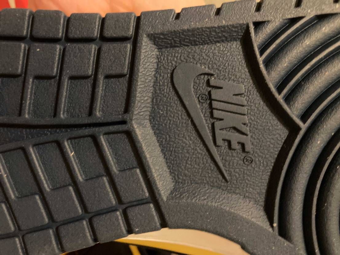 まさか当たるとは…。オリジナルとおりボックスも紺黄だったら最