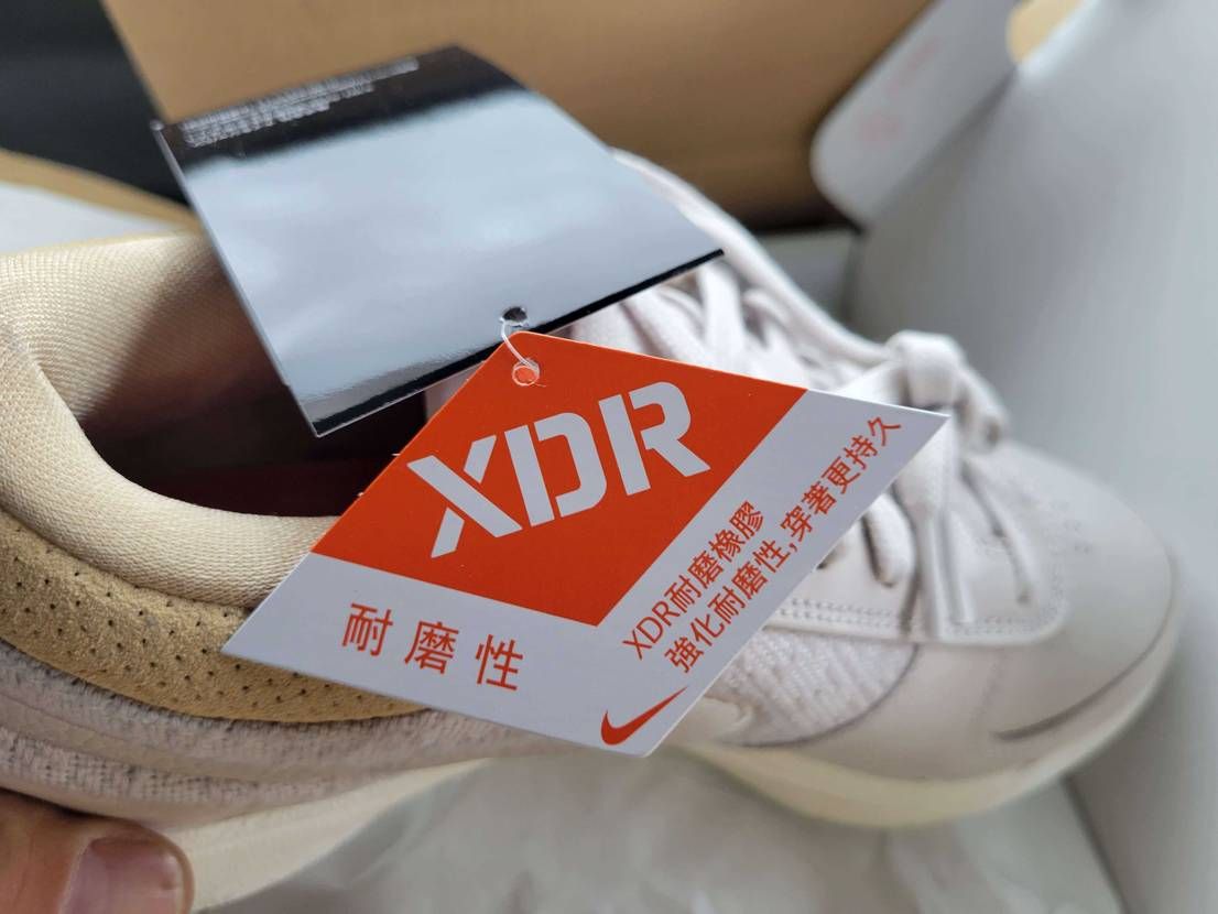 届いた
爪先のキズがちょっと萎える…
SB DUNK よ