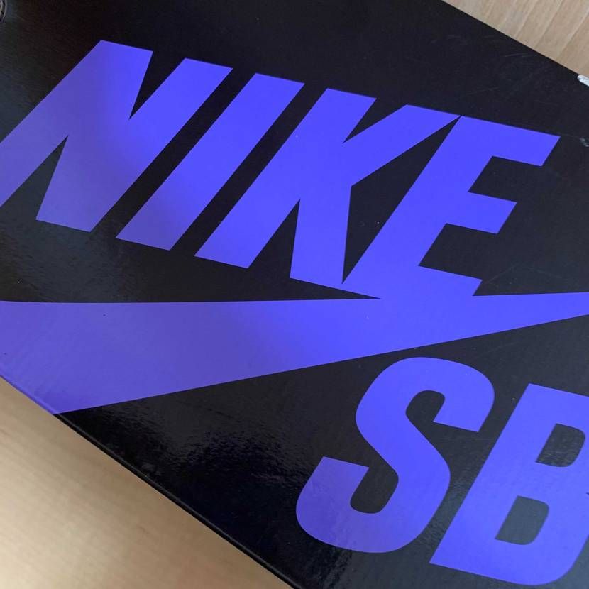 ついに追い求めてたコイツとご対面😁
スニーカーにハマったのがAJ1BRED発売