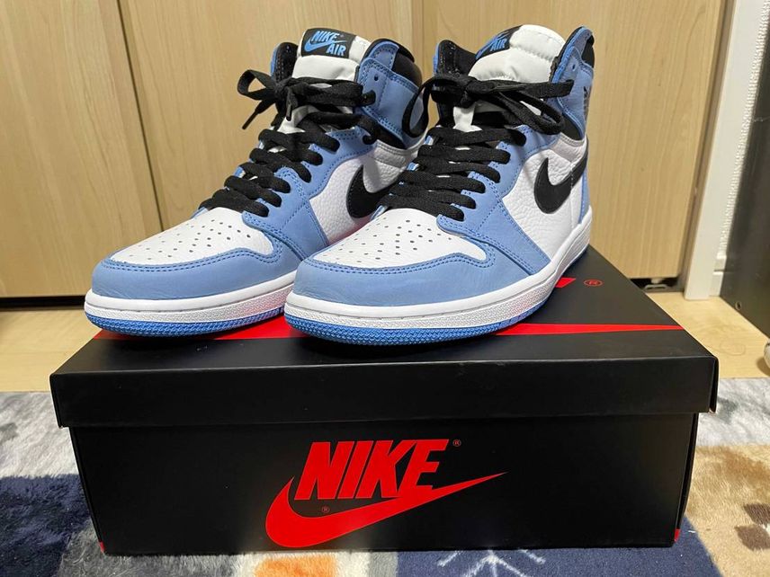 AIRJORDAN1ユニバーシティブルー買って休みの日に履くようにしてるんですけ