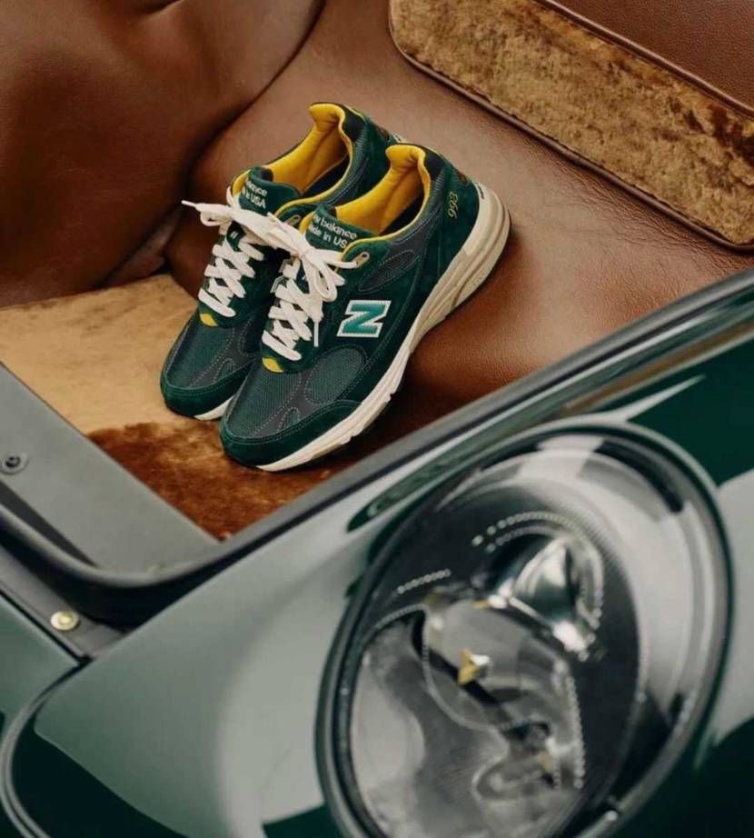 エメレオンドレとポルシェの993コラボの993
が予約受付
