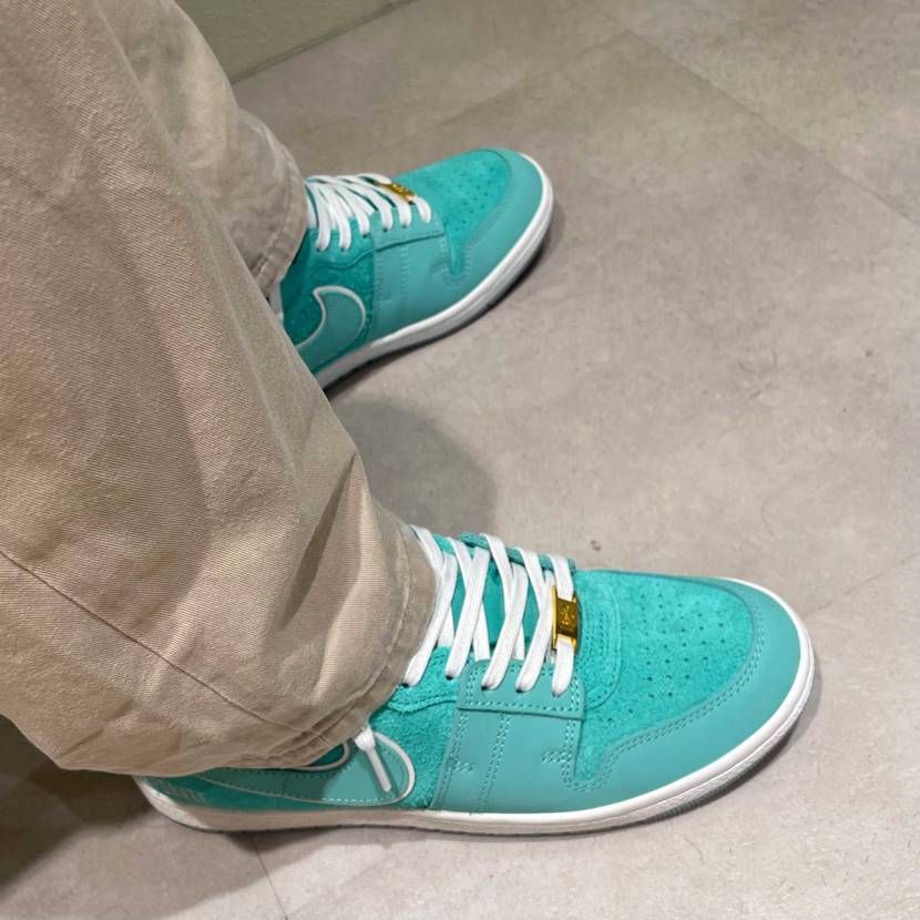Corporate × Nike Air Shipが
最近のお気に入り!
ゴ