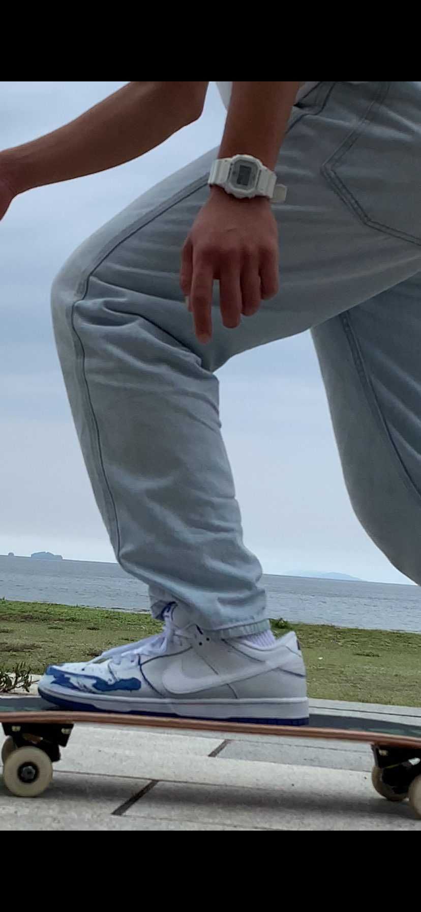 ダンクsbかなりスケボーしやすいですね！ただ、なかなか買えないのとお高いのが難点