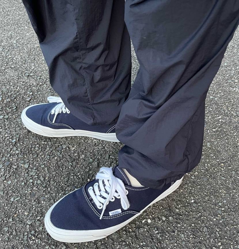 チノパン、チノパンと言いはしましたけども、、シャカパンにも合うんですよ！これが👟
