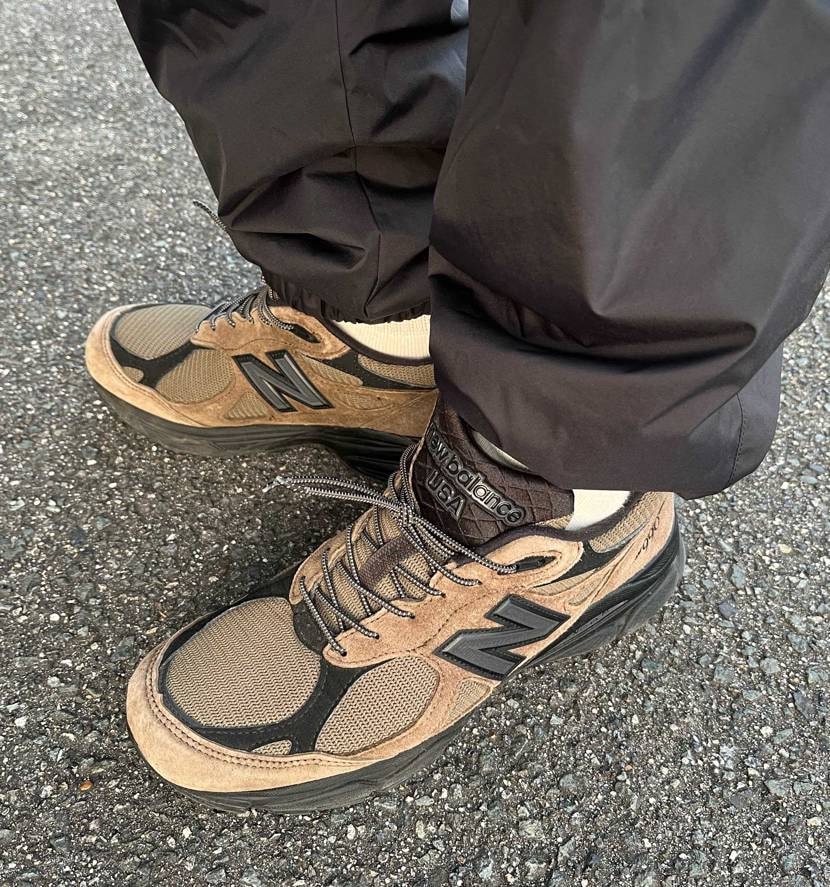 今朝の出勤はコレ👟

まだまだ朝も寒いので中綿パンツが手放せません🥸
こう