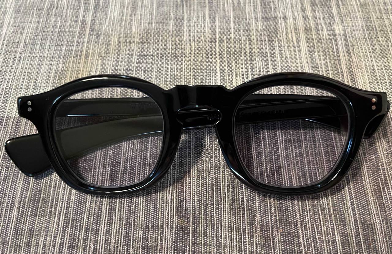 小物がまた欲しくなり買いました👓
夏に向けて調光グラスに換える予定です🫡