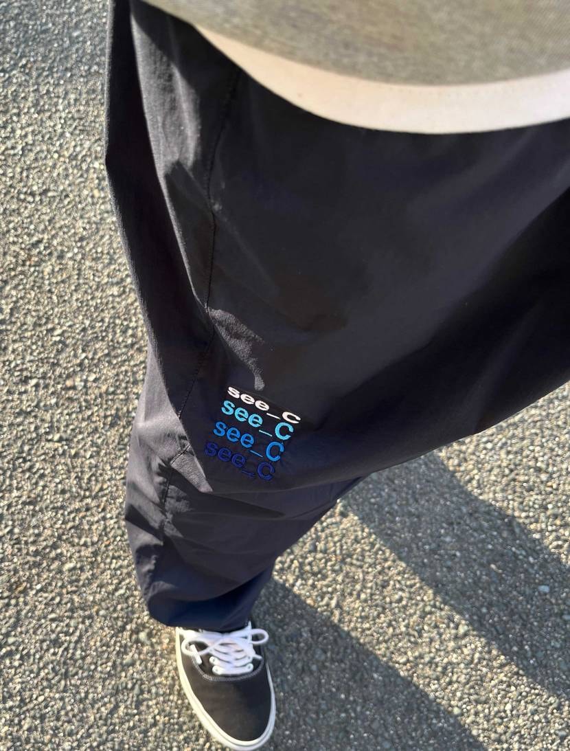 めちゃくちゃ薄くて軽い！👖シルエットも抜群にカッコいい（個人的感想です💦）
や
