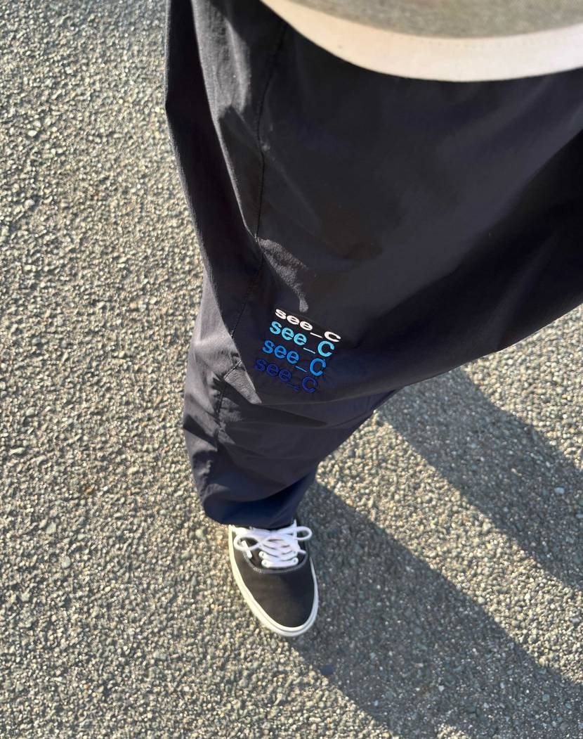 めちゃくちゃ薄くて軽い！👖シルエットも抜群にカッコいい（個人的感想です💦）
や