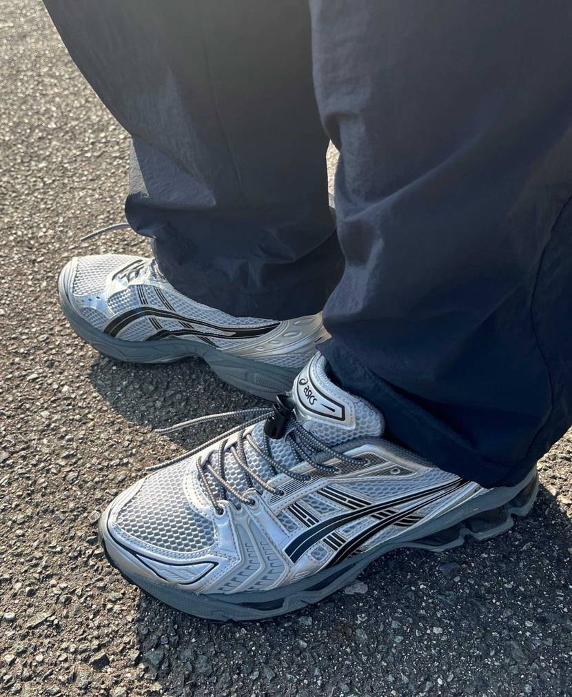 今朝の出勤はコレ👟
やっぱりゴムレースは脱ぎ履きが楽ですね！
そして軽い蒸れ