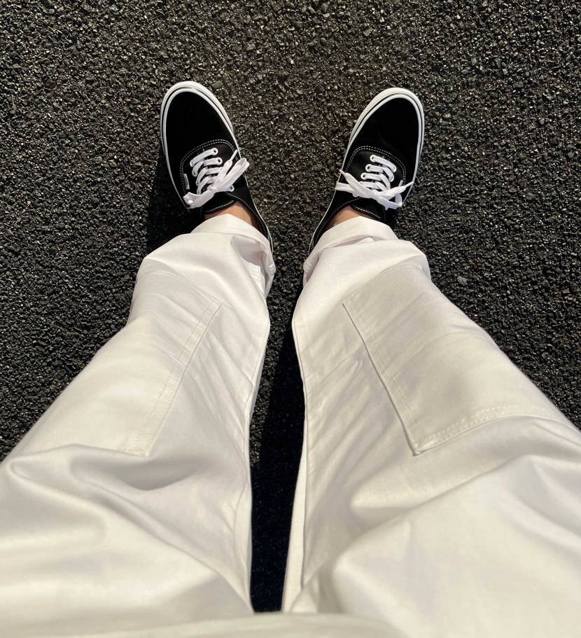 ダークトーンのパンツばかりだったのとノームコアにちょっと飽き