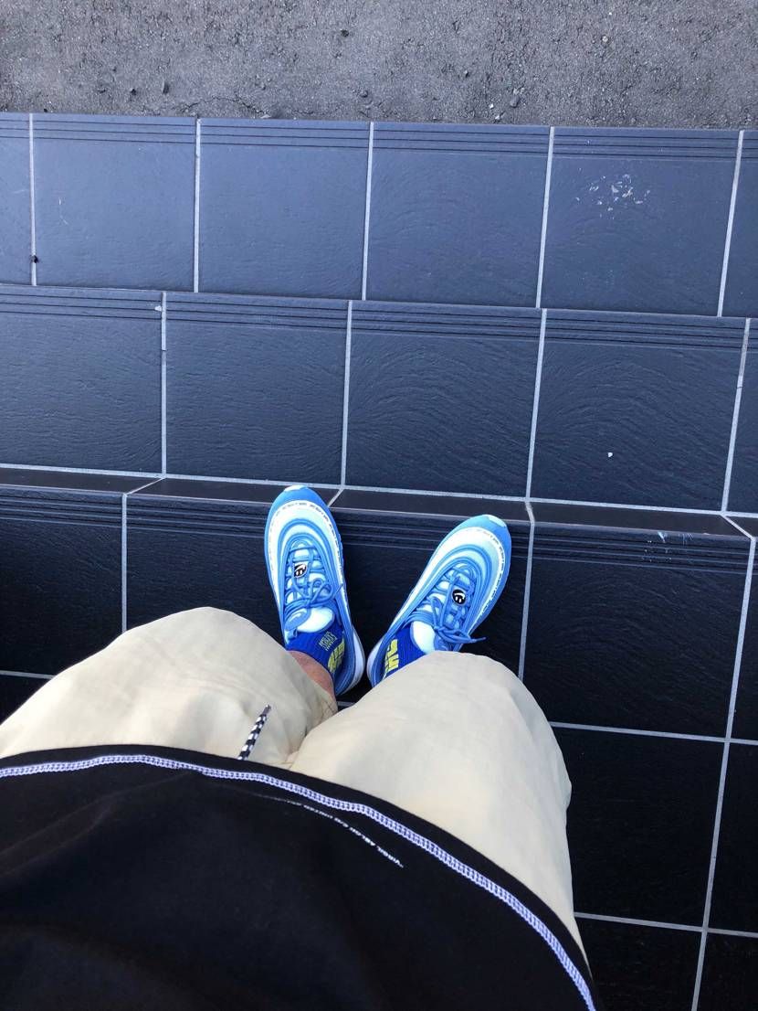 過ごしやすい気温！
今日はアウトレットで1万で買った
97履いてお出かけ