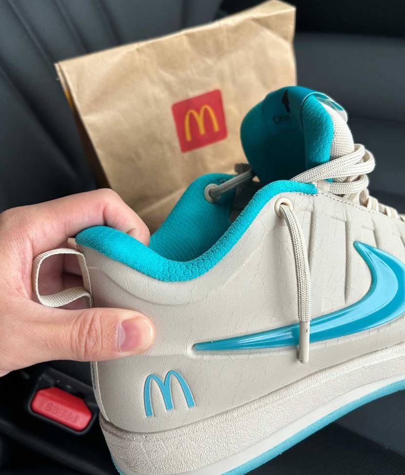 履いて行くよね〜🍔🍟