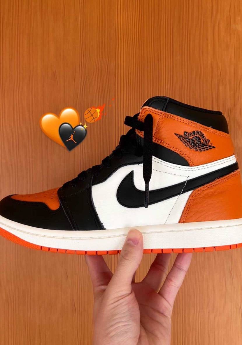 NIKEカンパニーストアに行ってきた先輩が
お土産にとシャタバ2025買って来