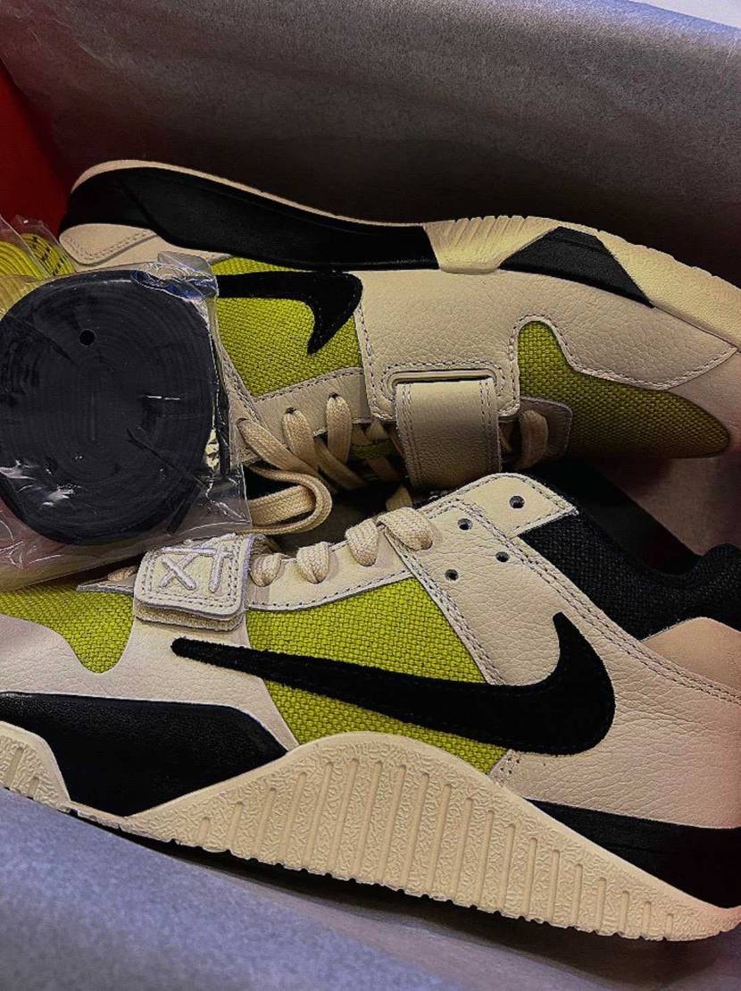 先日の東京旅行にて、Jumpman Jack TR CJ1 T-Rexx
買っ