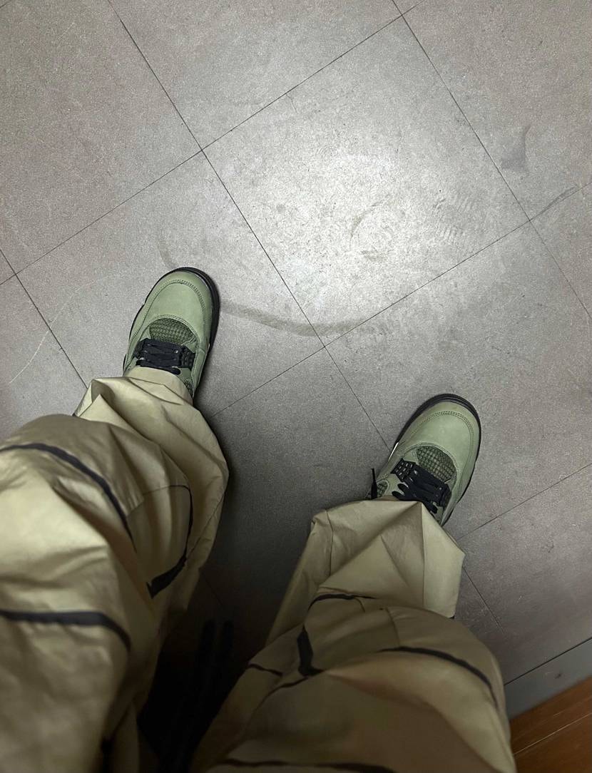 早速昨日もらったUNDEFEATED×AJ4初卸し！
まじで最高の気分での通勤