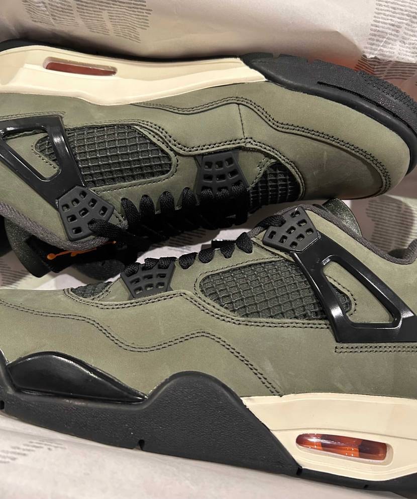 職場の先輩からUNDEFEATED AJ4貰った〜💚🧡
まじでカッコ可愛すぎて